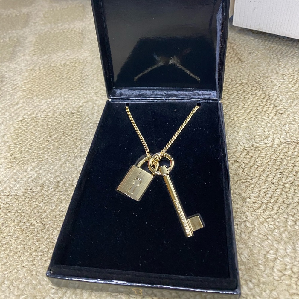 Victorias secret necklace